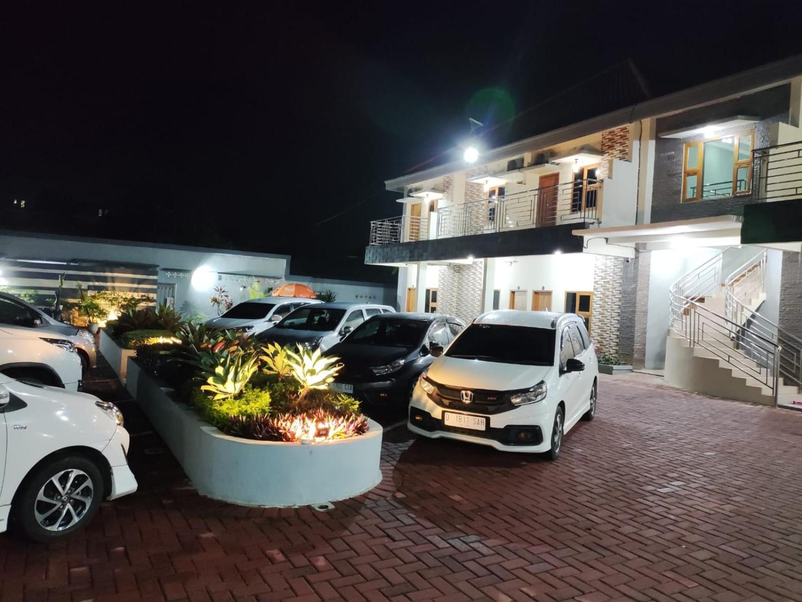 Hotel Cibening Purwakarta Exteriör bild