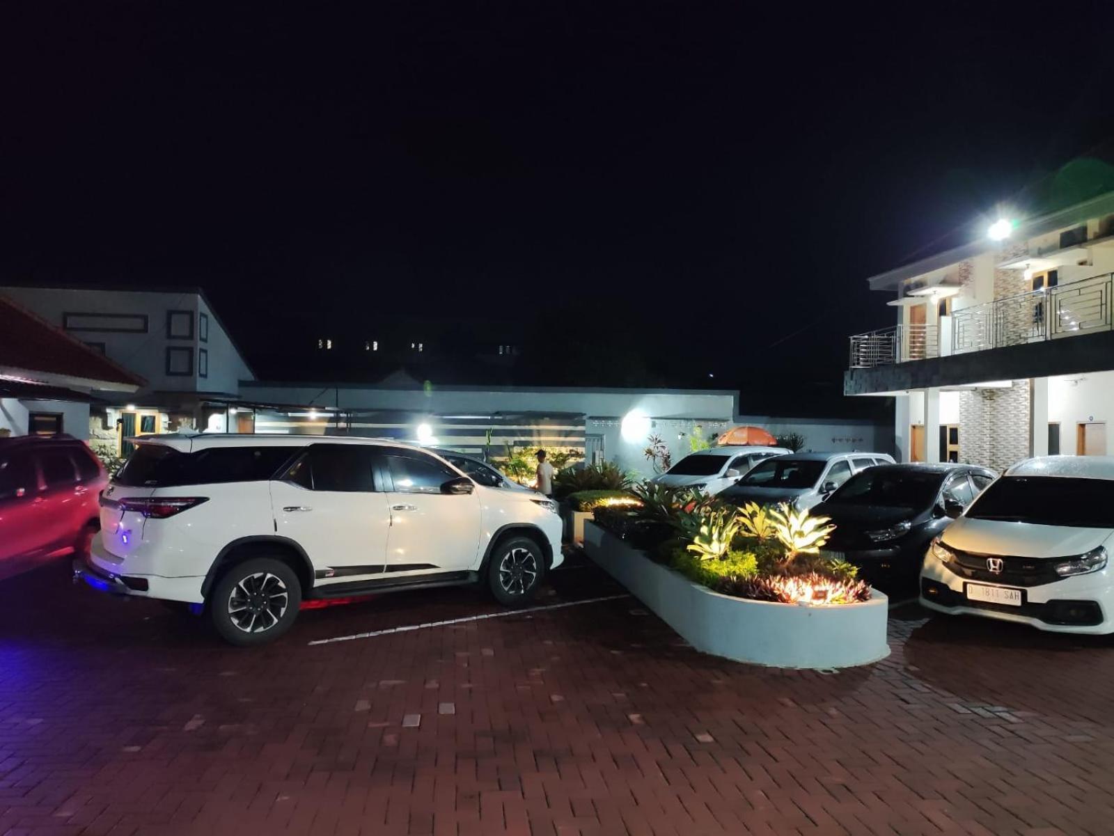 Hotel Cibening Purwakarta Exteriör bild