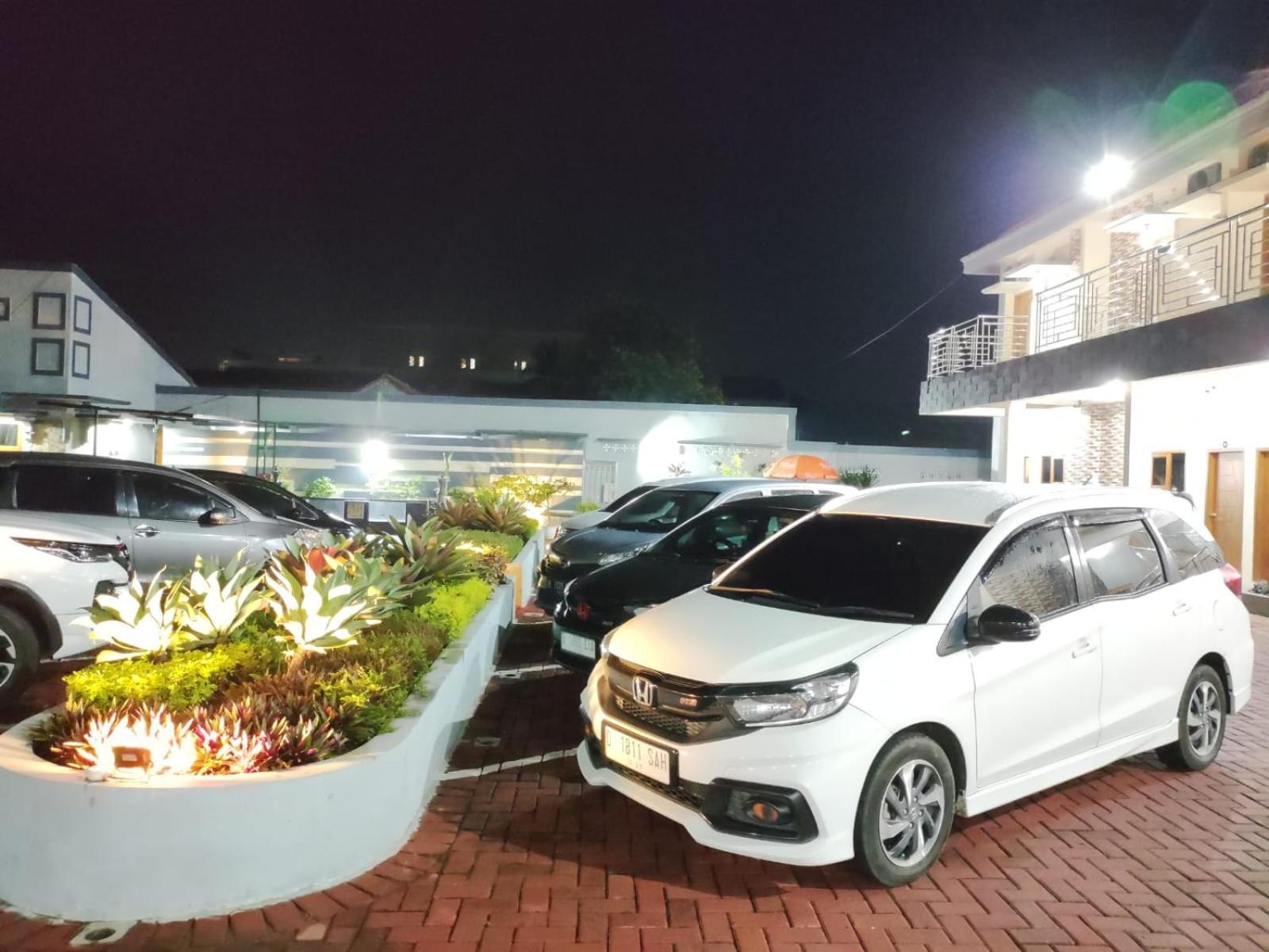 Hotel Cibening Purwakarta Exteriör bild