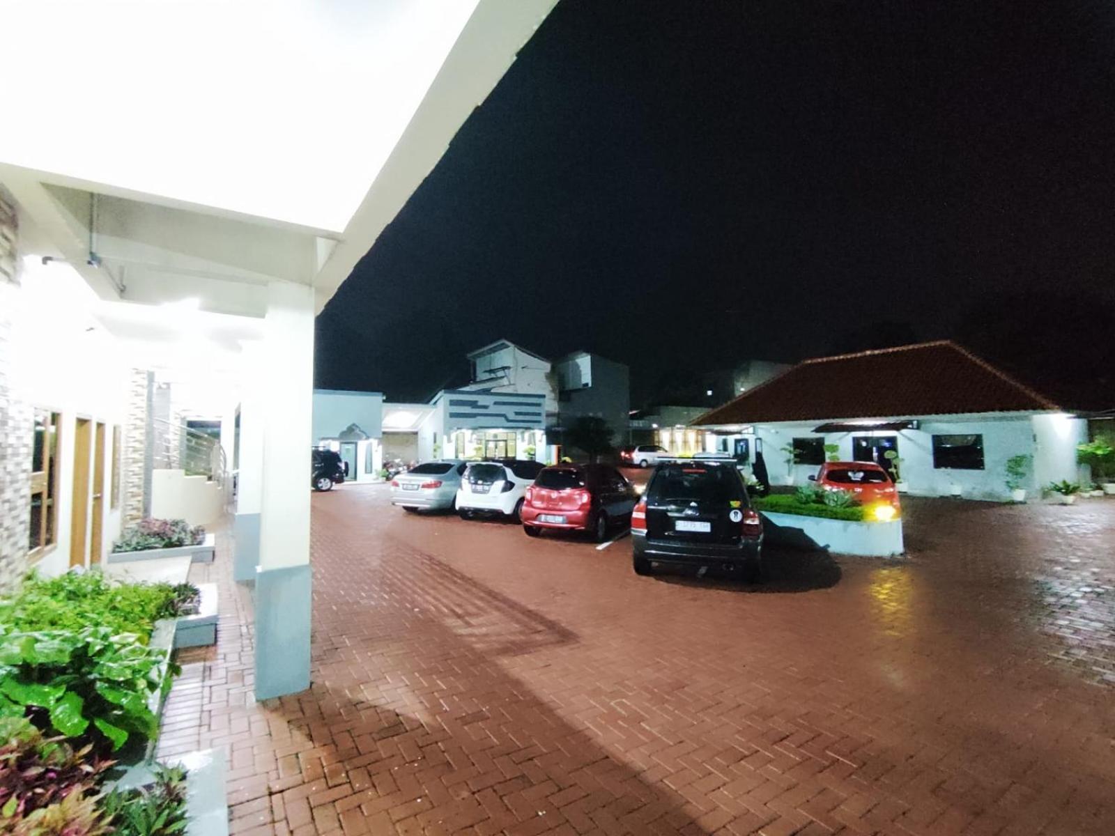 Hotel Cibening Purwakarta Exteriör bild