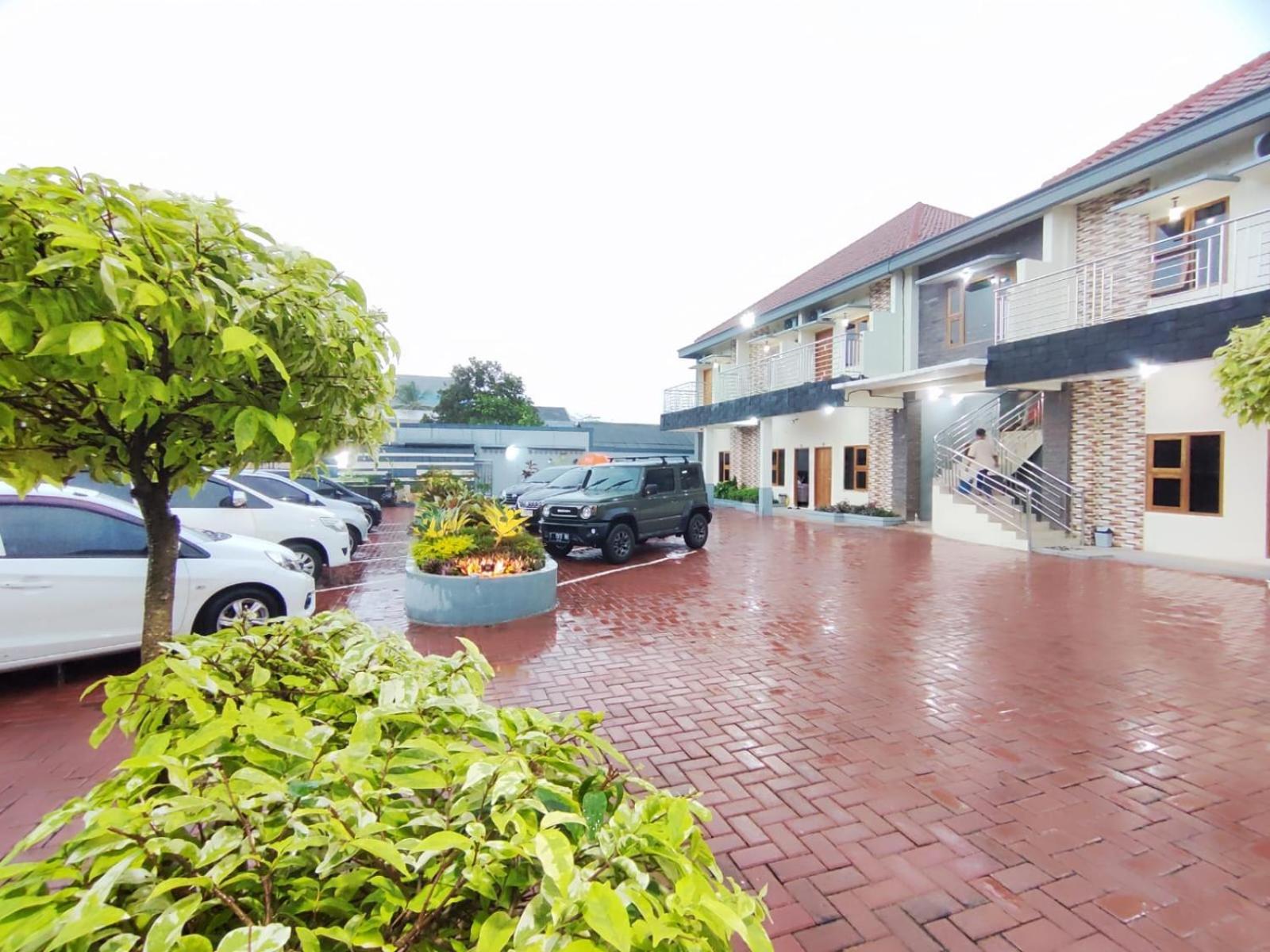 Hotel Cibening Purwakarta Exteriör bild