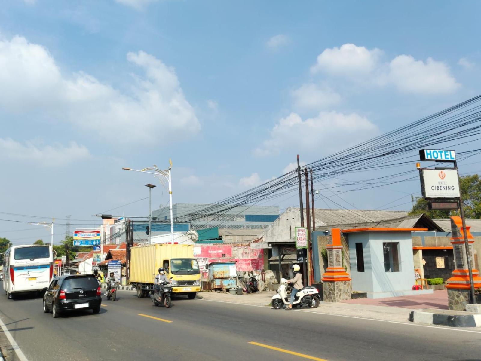Hotel Cibening Purwakarta Exteriör bild