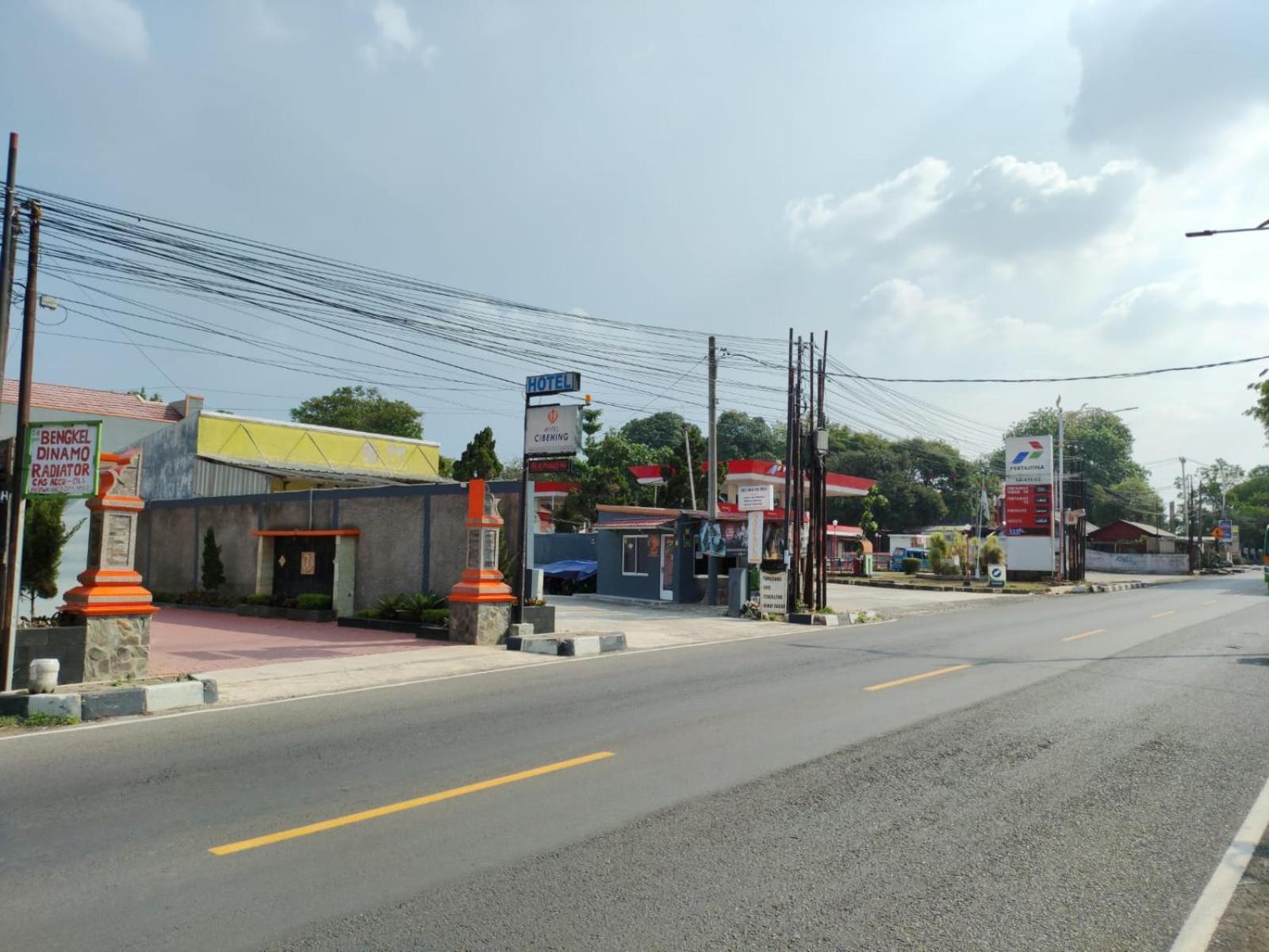 Hotel Cibening Purwakarta Exteriör bild