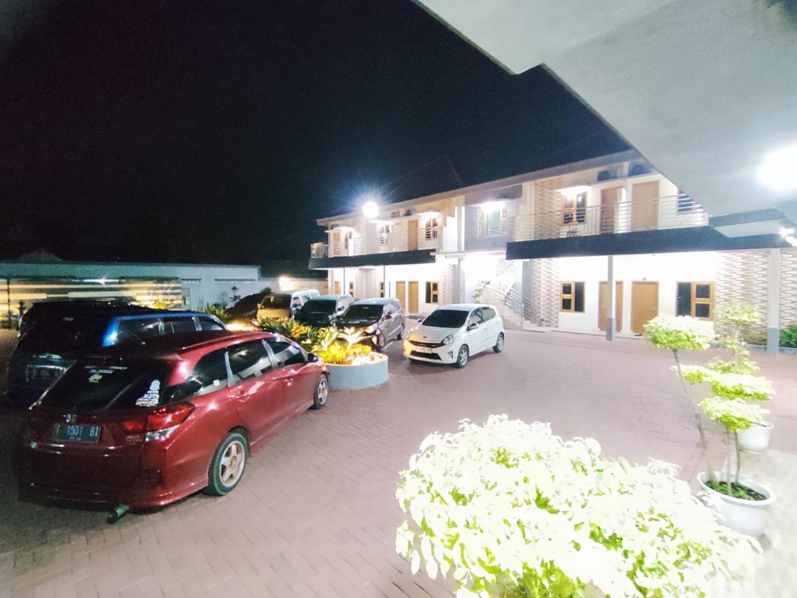 Hotel Cibening Purwakarta Exteriör bild