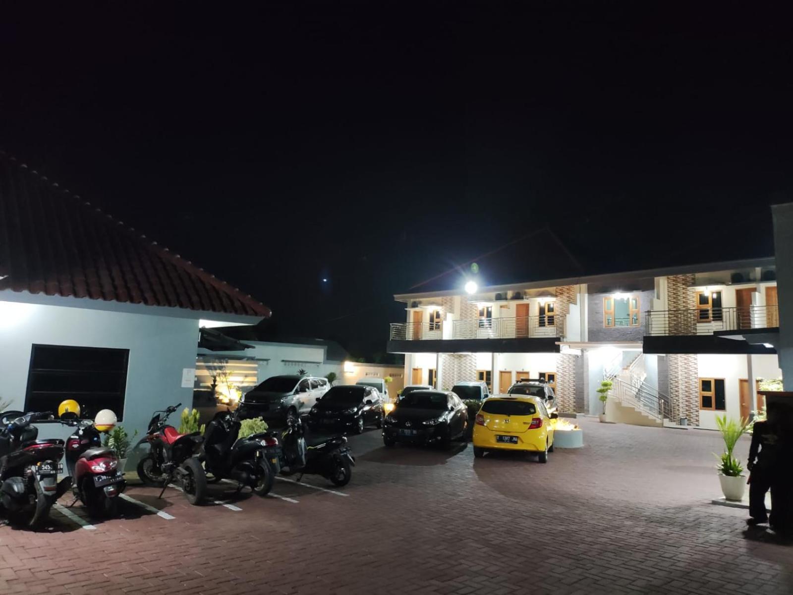 Hotel Cibening Purwakarta Exteriör bild