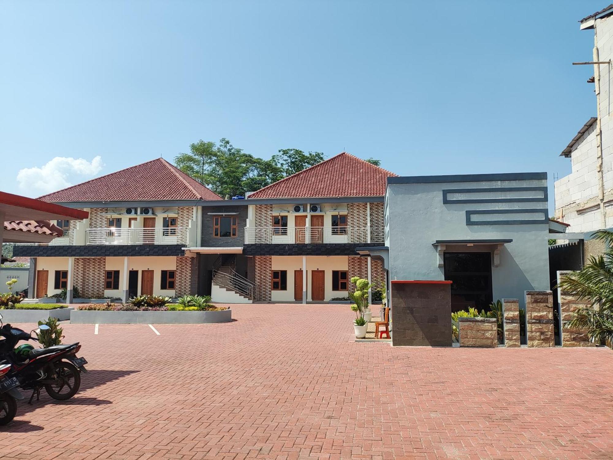 Hotel Cibening Purwakarta Exteriör bild
