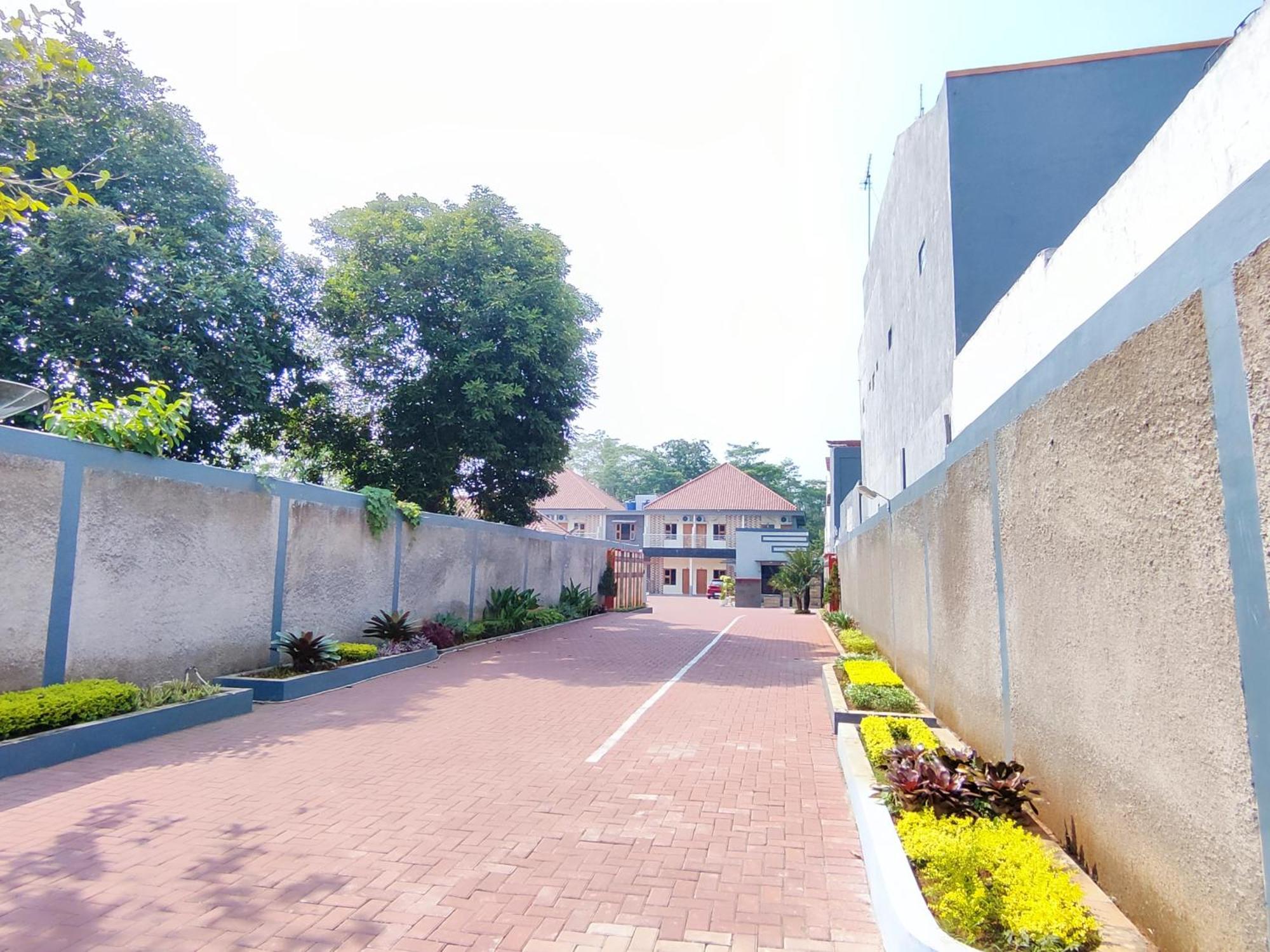 Hotel Cibening Purwakarta Exteriör bild
