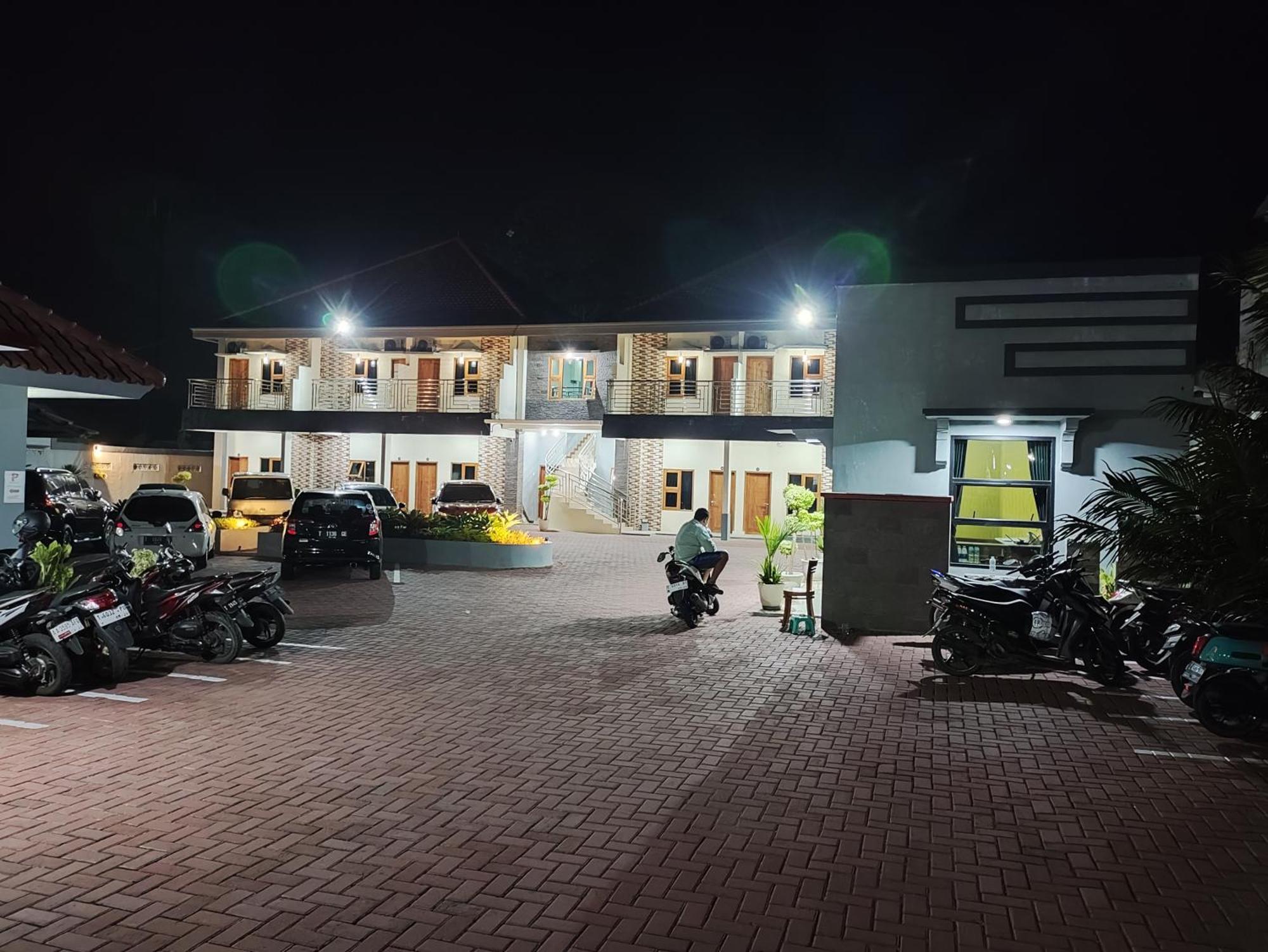 Hotel Cibening Purwakarta Exteriör bild