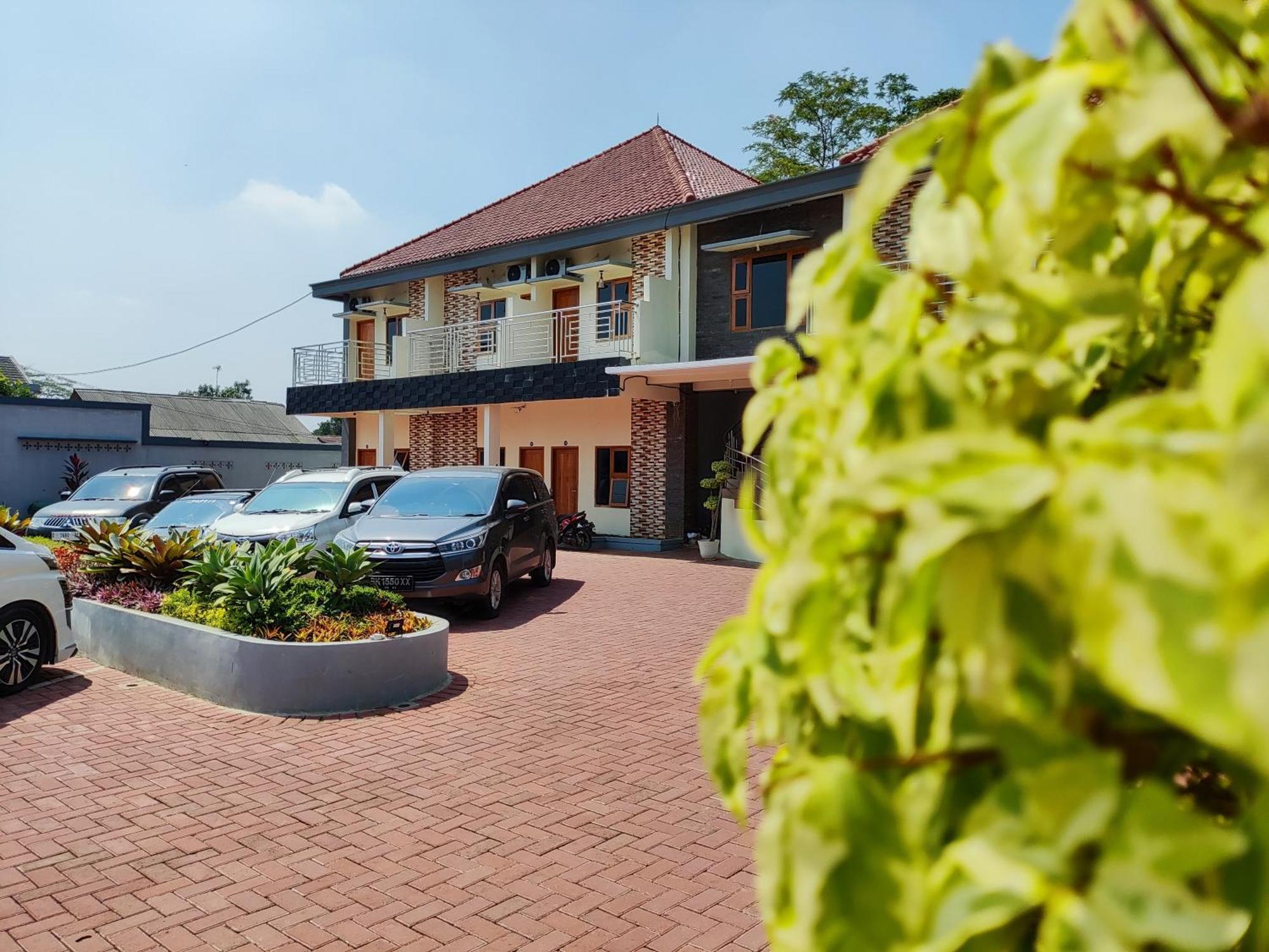 Hotel Cibening Purwakarta Exteriör bild