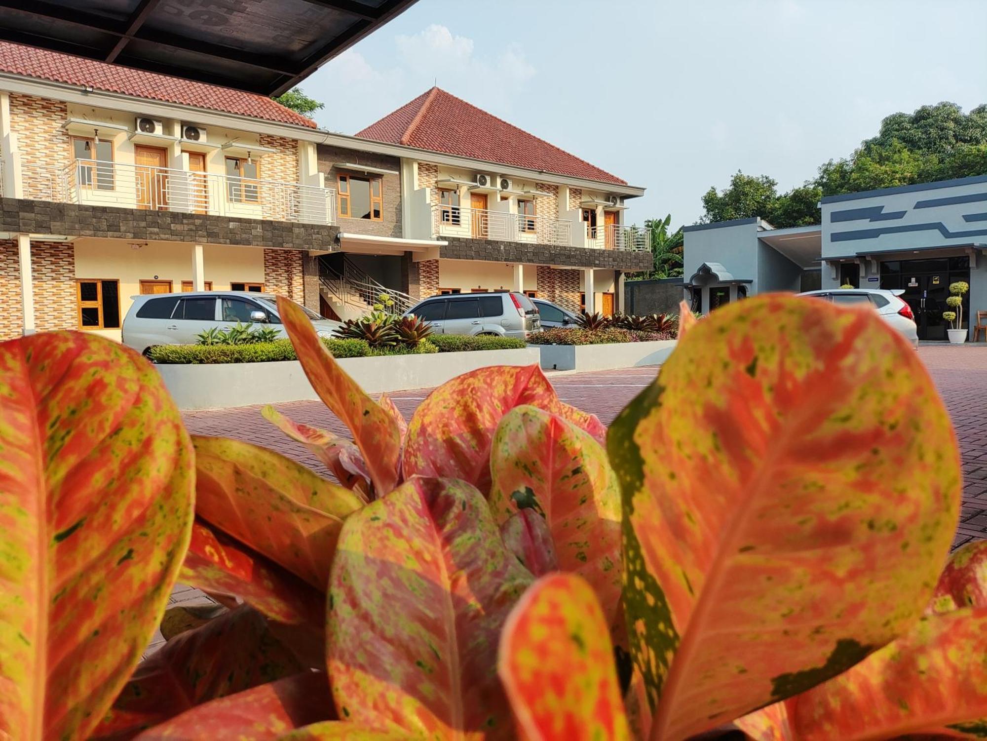 Hotel Cibening Purwakarta Exteriör bild