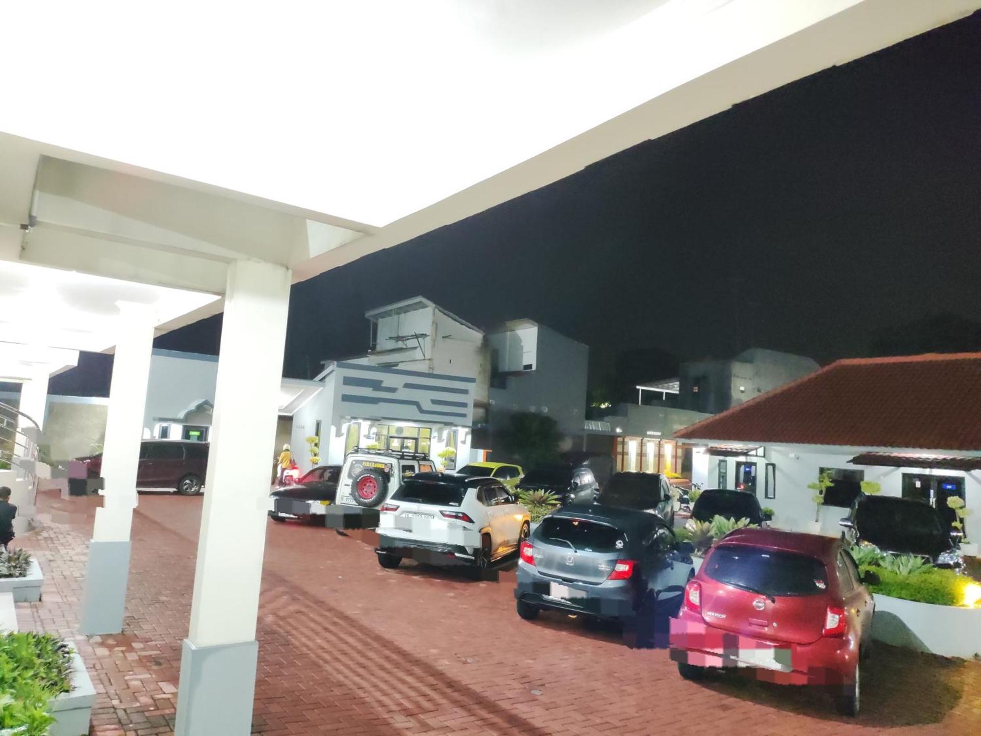 Hotel Cibening Purwakarta Exteriör bild