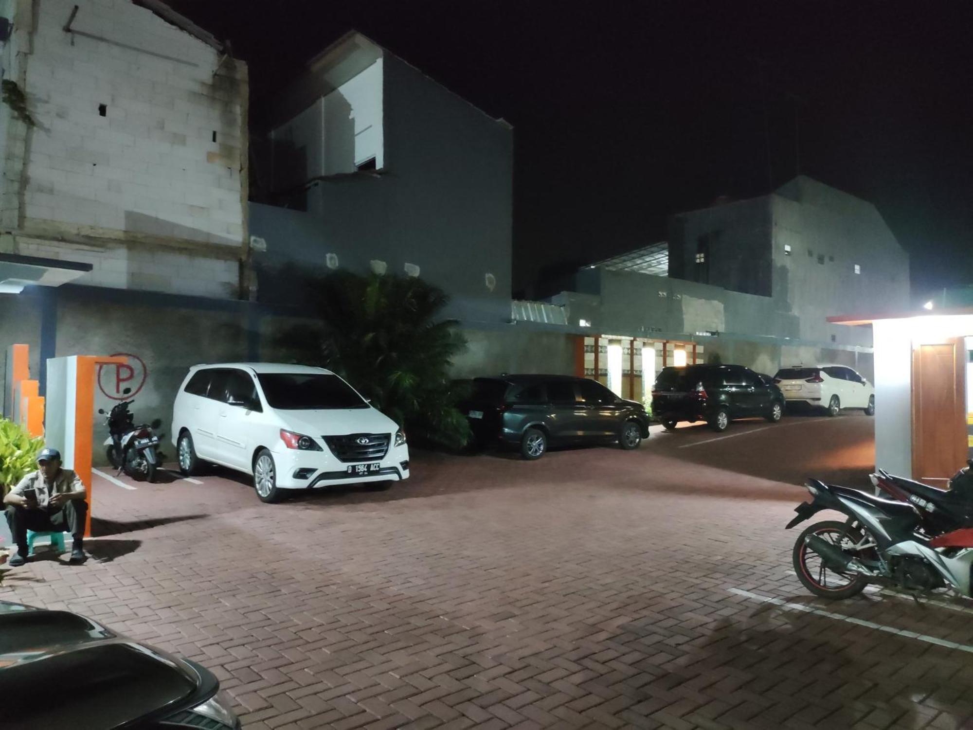 Hotel Cibening Purwakarta Exteriör bild