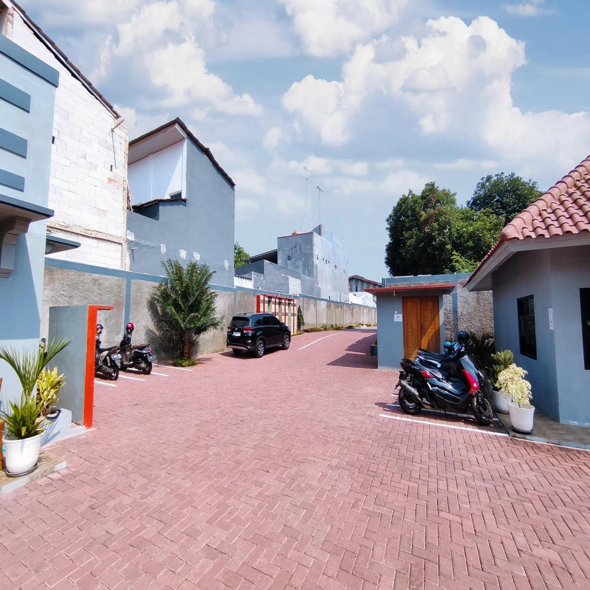 Hotel Cibening Purwakarta Exteriör bild